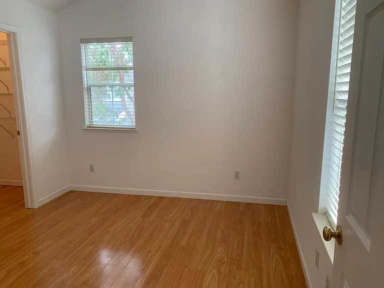 1317 Yarmouth Ter — Photo 19