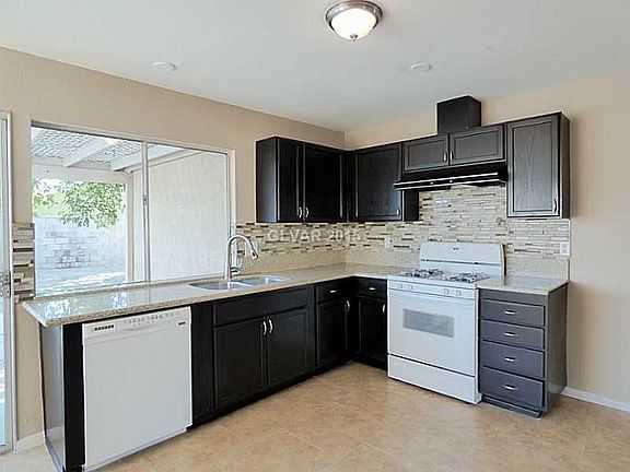 3rd image of 4660 Kearney St