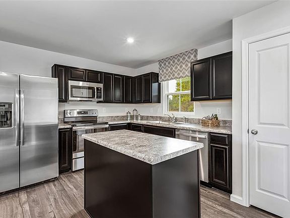 4th image of 42 Himelrigh Blvd