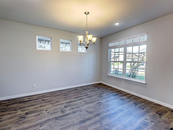 5th image of 1012 Rosebay Dr