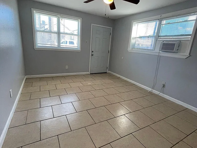 713 S Salcedo St #1 — Photo 3