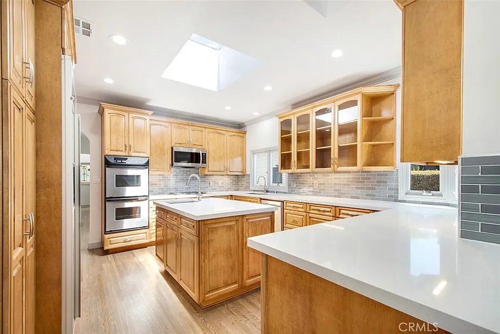 2 bed, 1412 sqft, $7,000 — Photo 2