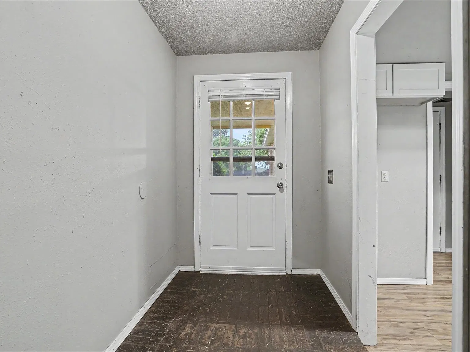 4 bed, 2.0 bath, 1807 sqft, $1,700 — Photo 4
