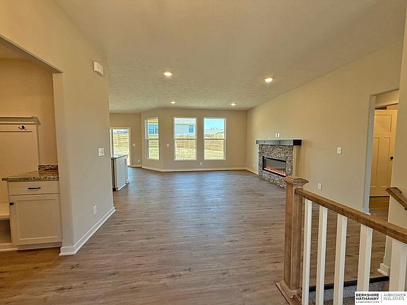 5th image of 2902 N 165th Ave