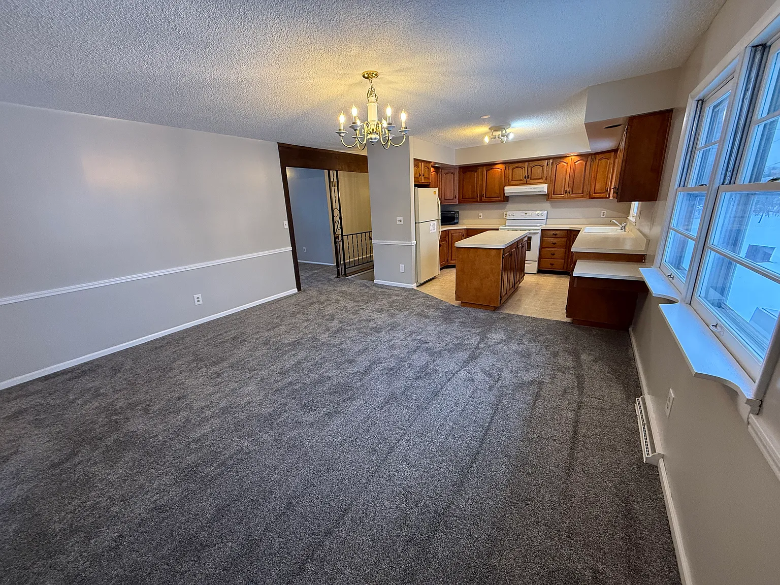 4748 Greenfield Dr — Photo 4