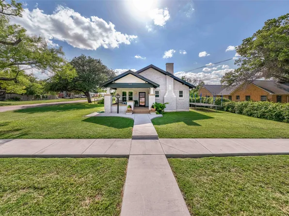 305 S Shelton St, Breckenridge, TX 76424