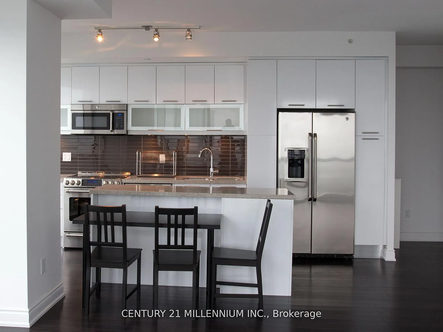 3 bed, $4,700 — Photo 1