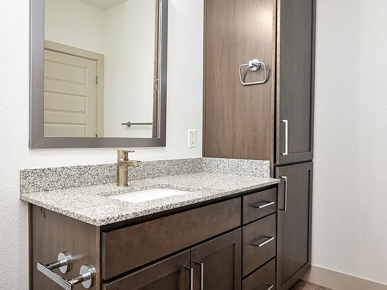 Tidewater Apartments | Bathroom