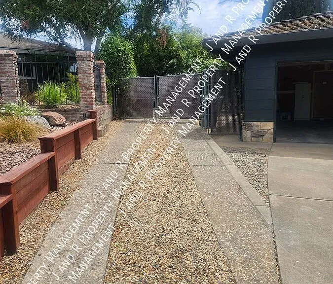 4208 Melisa Ct — Photo 9