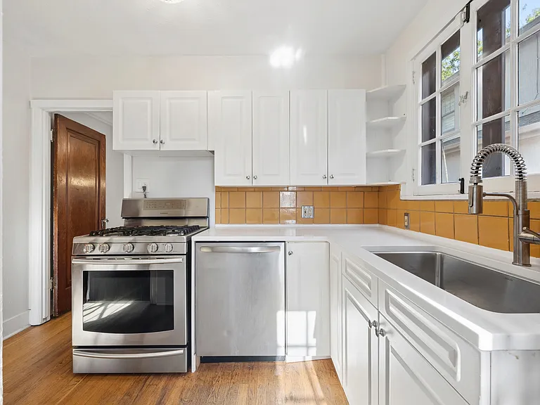 512 Jackson St — Photo 11