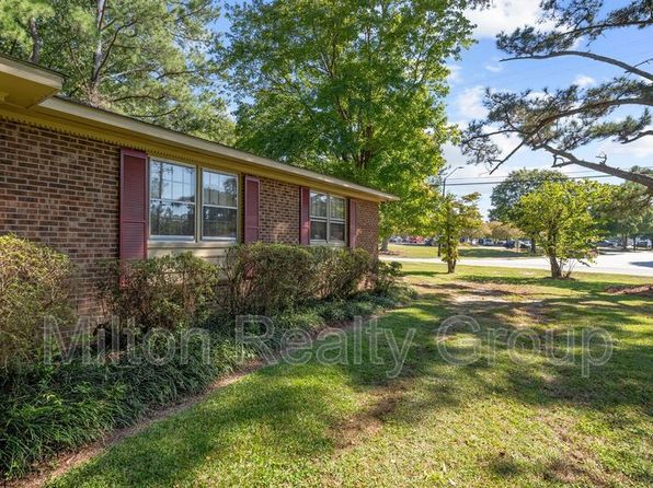 16 Parkwood Cir #B