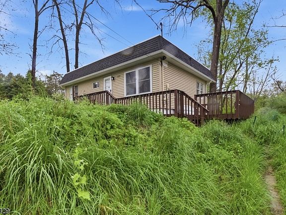 5th image of 912 E Walnut Dr