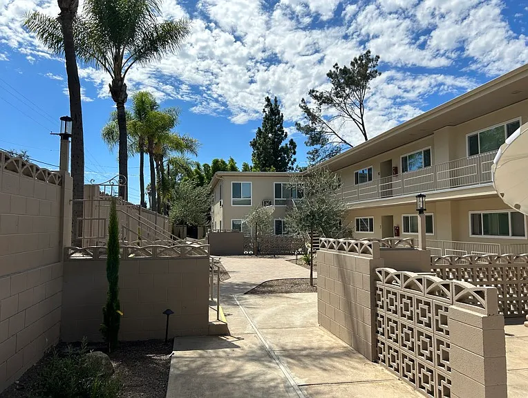 2 bed, 1250 sqft, $2,660 — Photo 2