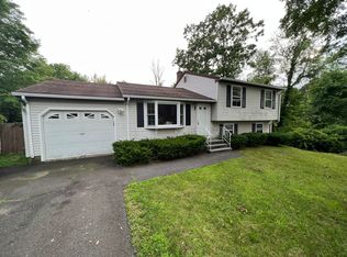 103 Robertson Dr, Hamden, CT 06518