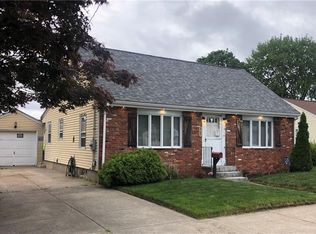 367 Woodhaven Rd, Pawtucket, RI 02861