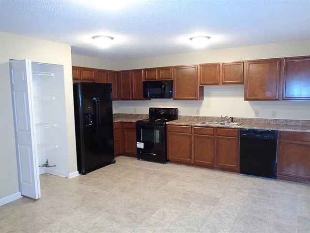 2009 Angel Tear Ct — Photo 2