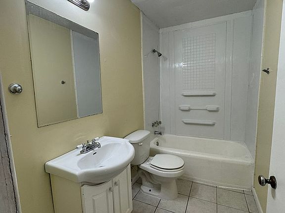 4th image of 1127 Lodge Ave