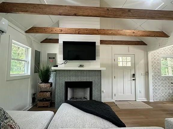 5th image of 1737 Tupper Hill Rd