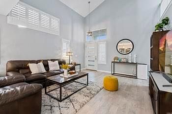3rd image of 1325 La Crescentia Dr