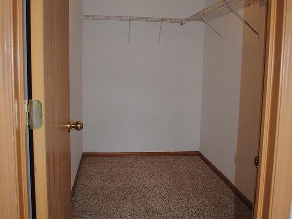 Walking Closet master bedroom