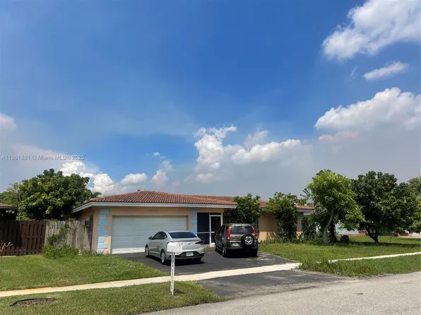 8203 NW 73rd Ter, Tamarac, FL 33321