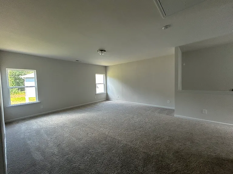 152 Marion Dr — Photo 13