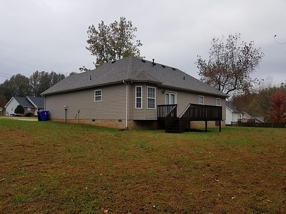 3rd image of 110 Larkspur Ct