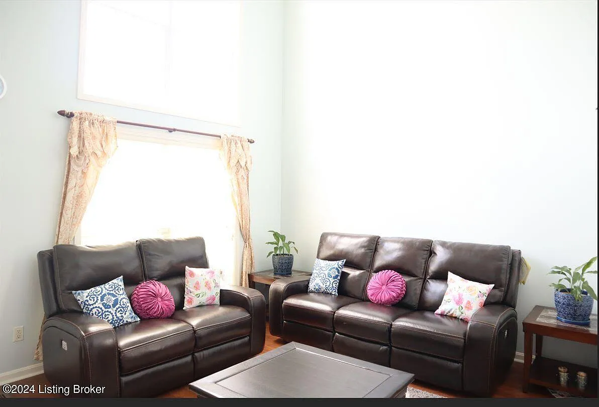 4 bed, 2.5 bath, 2309 sqft, $2,850 — Photo 2