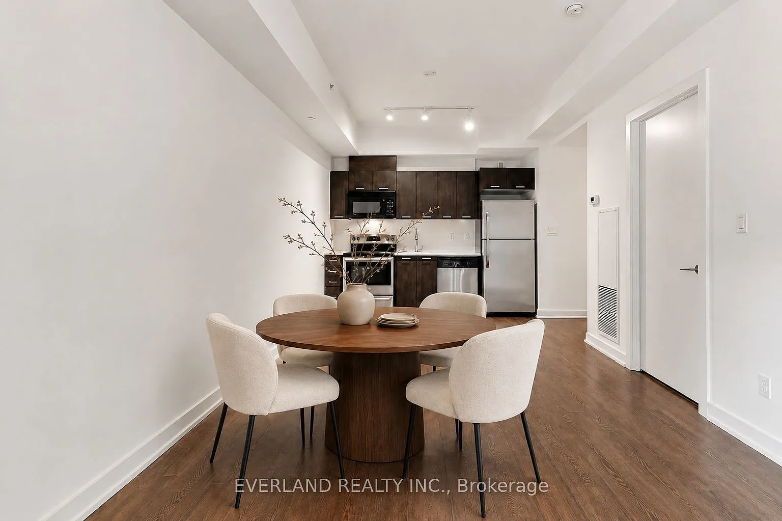 2 bed, $2,550 — Photo 4