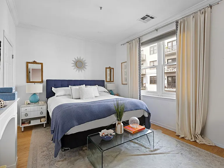 1200 Grand St #423 — Photo 11