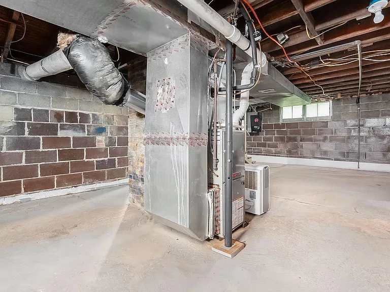 208 N Fremont St — Photo 14