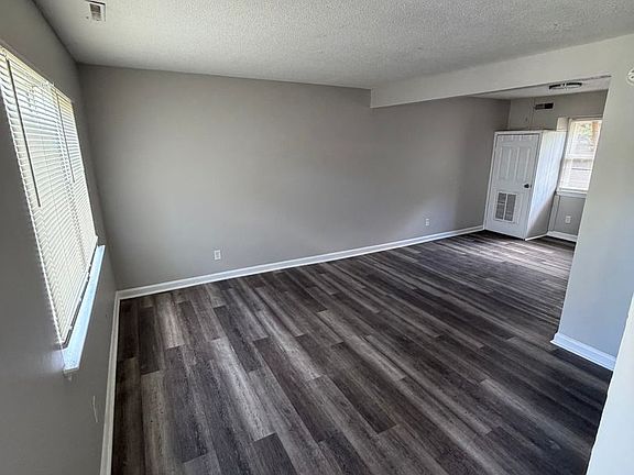 2nd image of 3615 Glenwood Dr APT 3