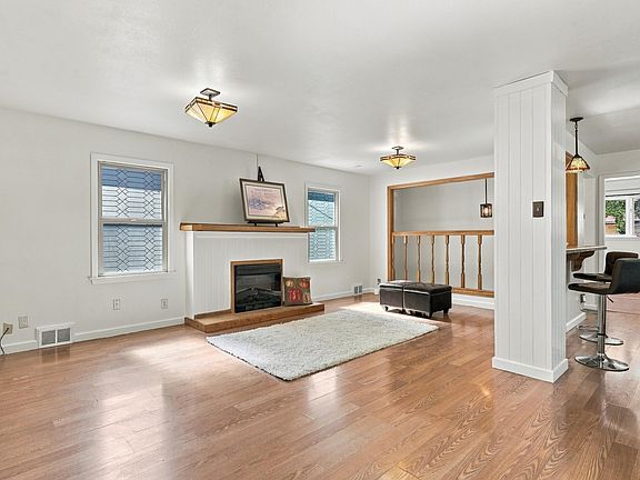 2nd image of 1101 Alpine Dr