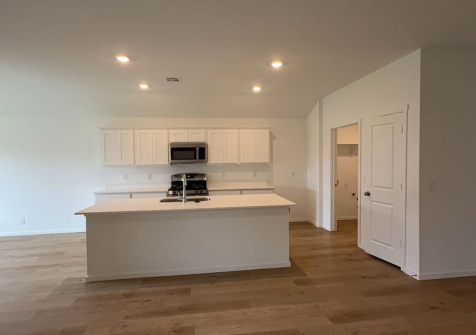 Welcome to your newly constructed 3-bedroom, 2-bath home in Broken Arrow. — Photo 4