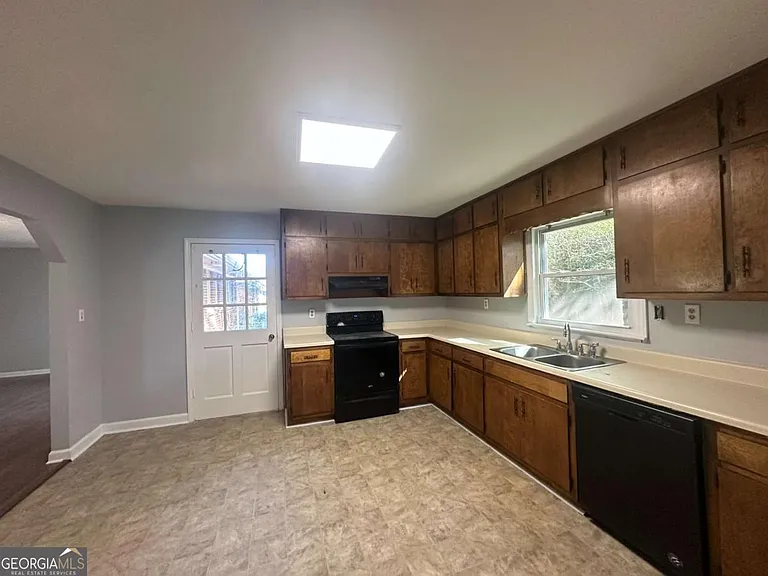 1809 Stratford Arms Dr — Photo 17