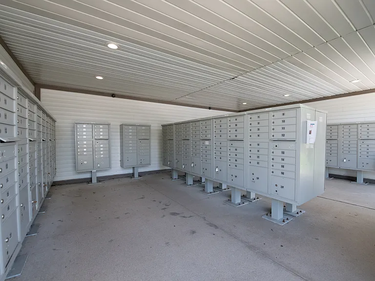 3951 Bentwood Cir W — Photo 12
