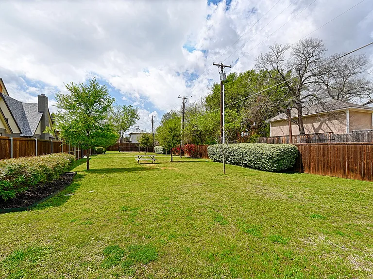 5089 Gaston Ave — Photo 23