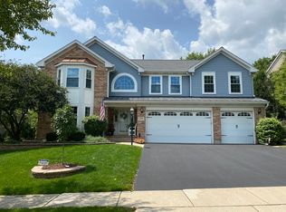 2242 Barrett Dr, Algonquin, IL 60102