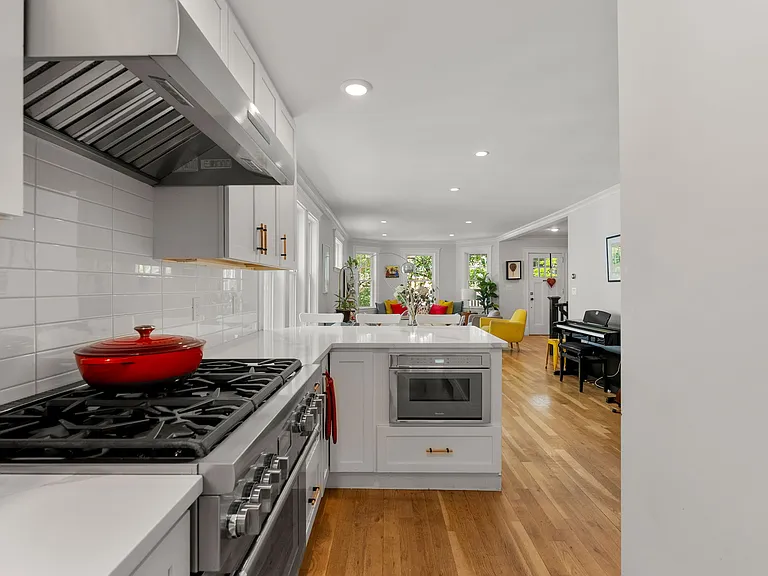 100 Browne St #1 — Photo 14
