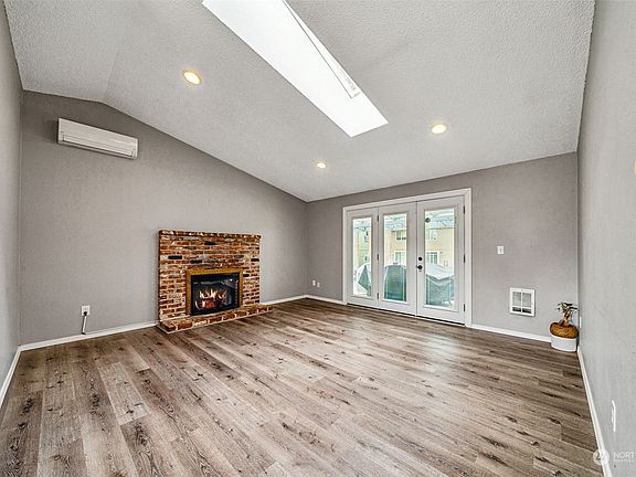4th image of 16118 3rd Avenue Ct E