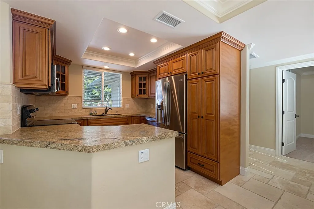 2 bed, 995 sqft, $3,300 — Photo 4