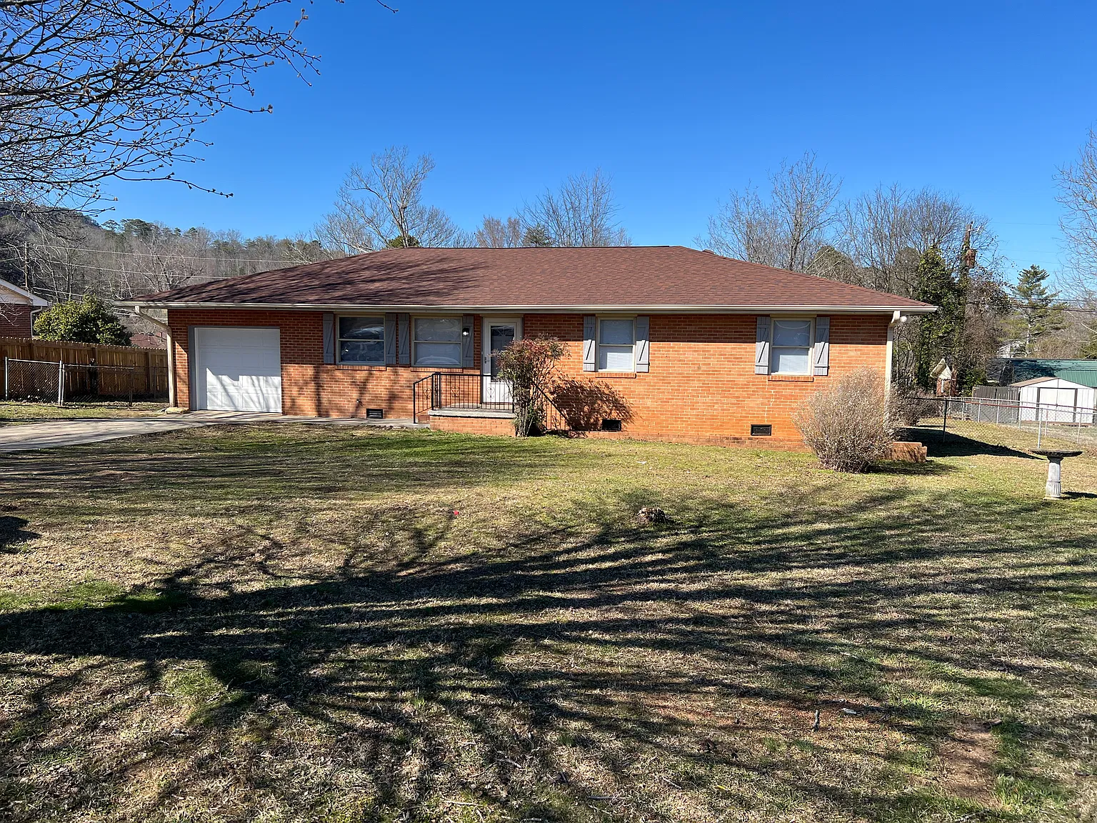 3 bed, 1357 sqft, $1,900 — Photo 1