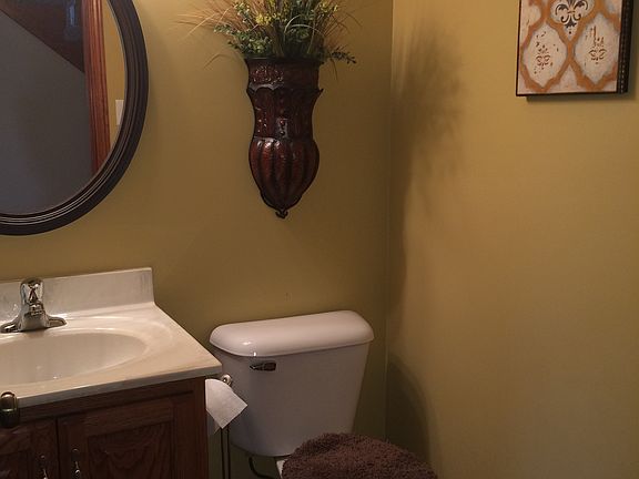 5th image of 2044 Laura Ct