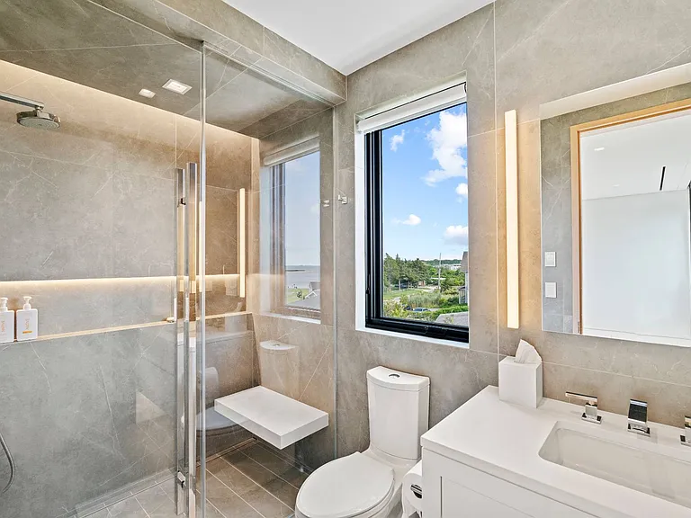 8 Middle Pond Ln — Photo 33