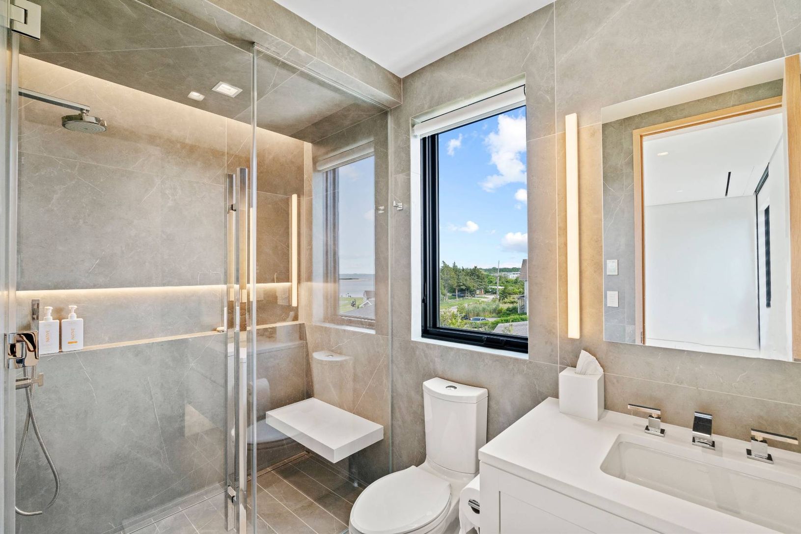 1 of 4.5 Resort style baths