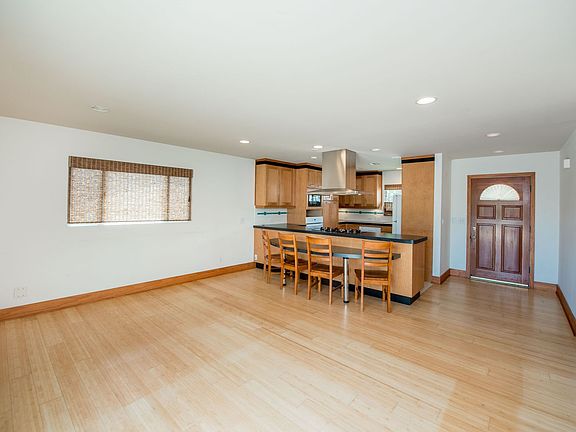 3rd image of 1190 Mariposa Dr