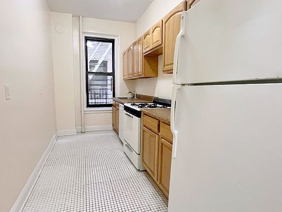 5th image of 35 Central Park N APT 4D