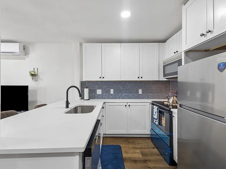 1224 Welch St #1 — Photo 6