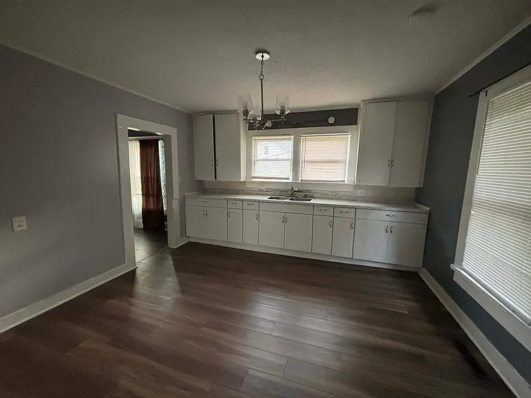 209 E Parker St — Photo 9