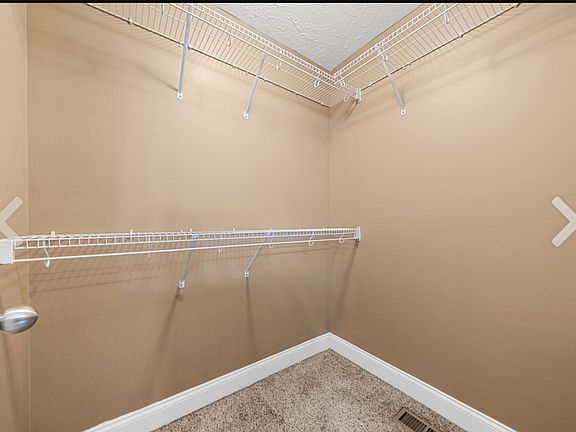 3rd image of 546 Falkland Cir